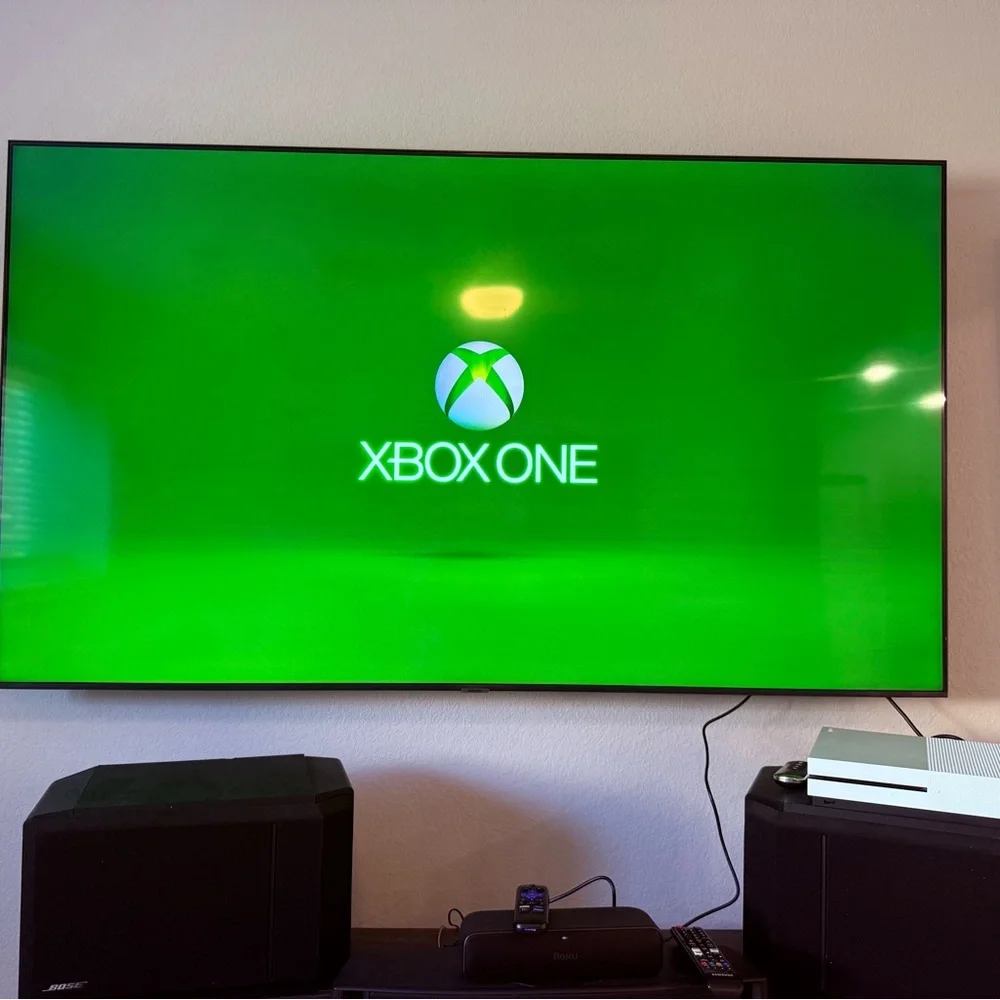 Xbox One S 1TB + 3 Wireless Controllers + Quick Charge Set
